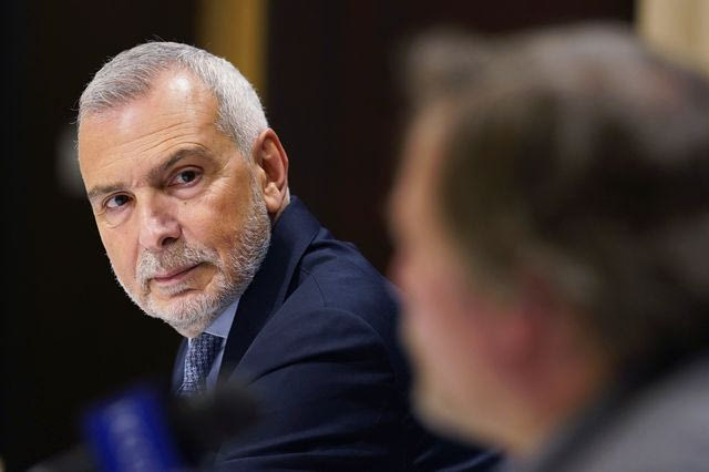 Αποσύρεται πρόωρα από την Κομισιόν ο Στέφανο Σαννίνο μετά το σκάνδαλο