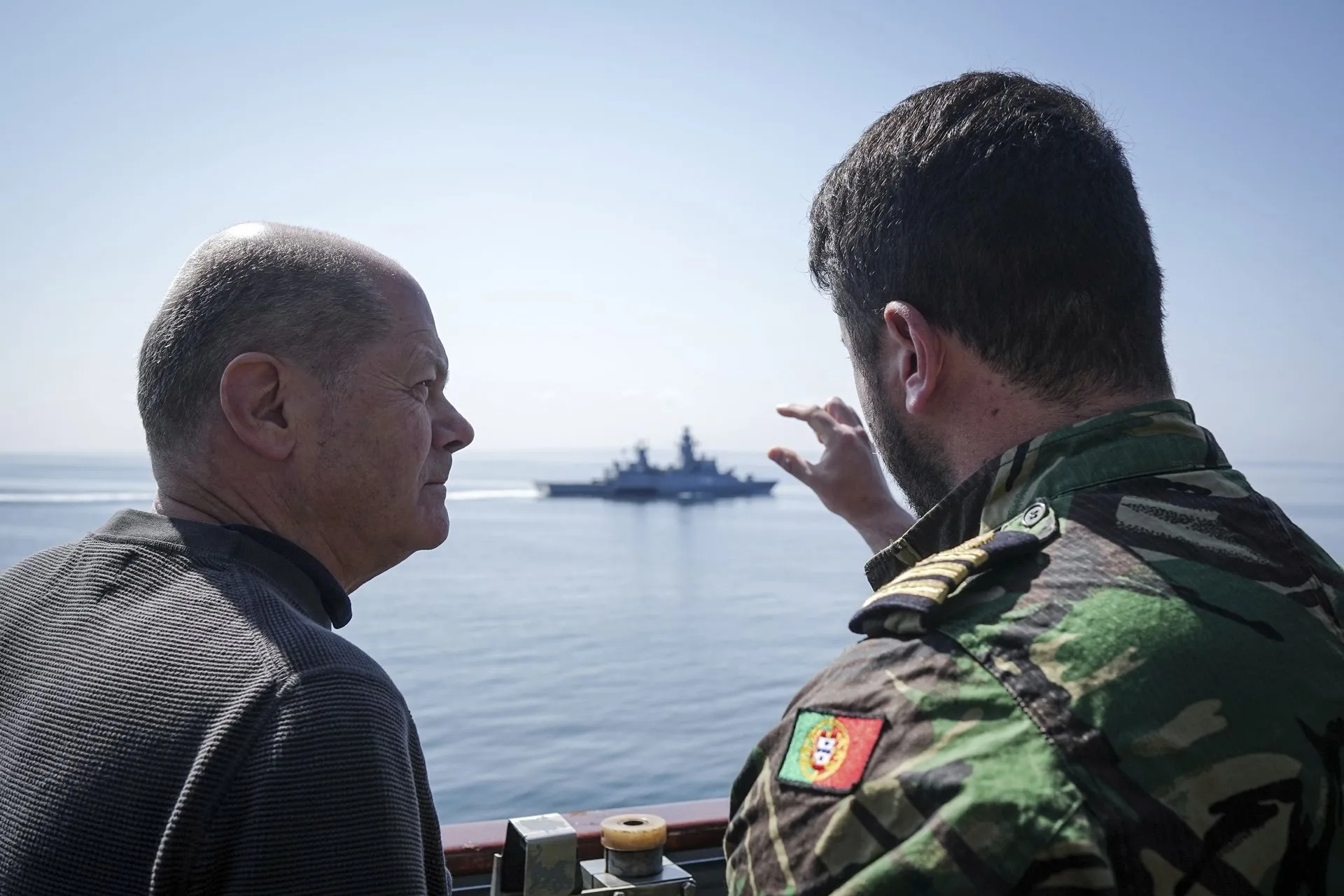 Ο Όλαφ Σολτς επιθεωρεί στρατιωτικές επιχειρήσεις στη Βαλτική