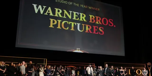 Η Paramount επιχειρεί προσφορά για την Warner Bros.