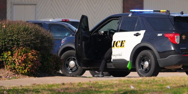 ΗΠΑ: Αστυνομικός σώζει γυναίκα λίγο πριν αυτοκτονήσει – Βίντεο