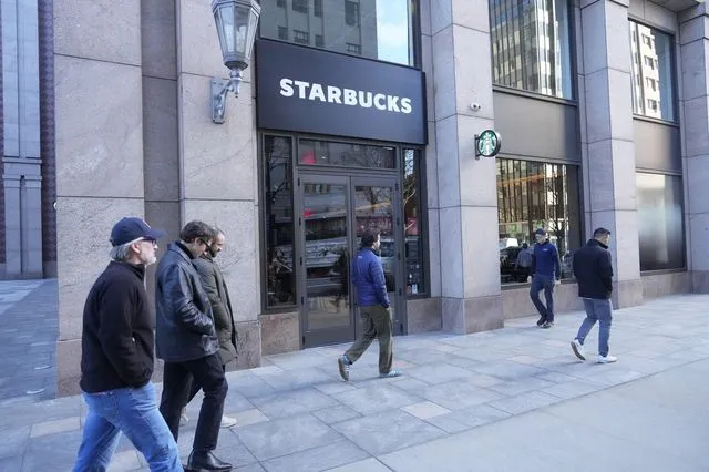 Πρόστιμο 39 εκατ. δολαρίων στη Starbucks για παραβιάσεις εργασιακών δικαιωμάτων