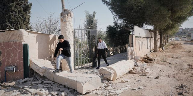 Δυτική Όχθη: Ισραηλινοί έποικοι αναγκάζουν τους Βεδουίνους να φύγουν από τα σπίτια τους