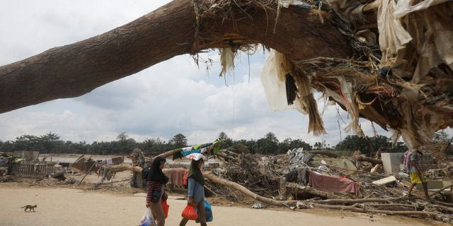 Πλημμύρες στην Ινδονησία: Πάνω από 900 νεκροί και 400 αγνοούμενοι