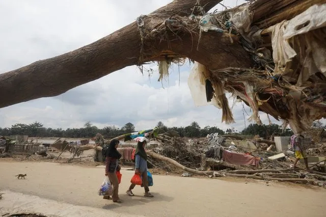 Πλημμύρες στην Ινδονησία: Πάνω από 900 νεκροί και 400 αγνοούμενοι