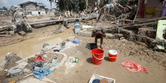 Πλημμύρες στην Ινδονησία: 950 νεκροί και εκατοντάδες αγνοούμενοι