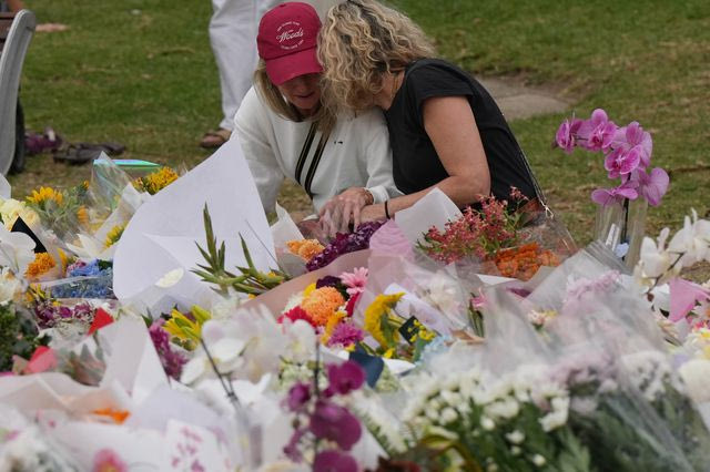 Αυστραλία: Ο πρωθυπουργός επισκέφθηκε τον ήρωα της παραλίας Μπόνταϊ