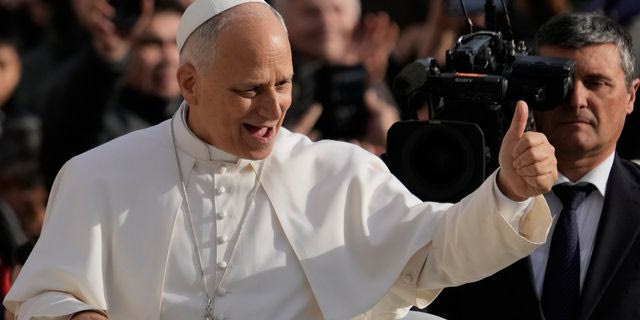 Τι κάνει ο πάπας Λέων όταν δεν μπορεί να κοιμηθεί