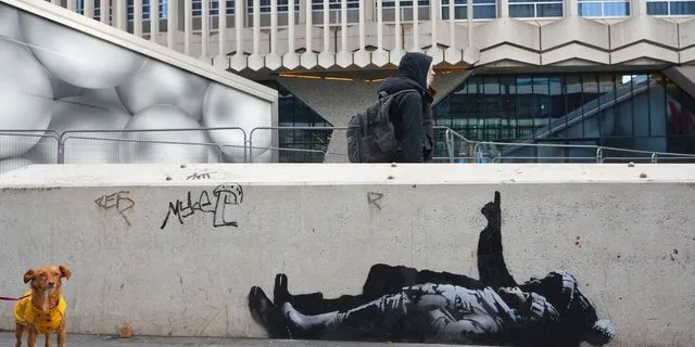 Νέο γκράφιτι του Banksy στο Λονδίνο – Τι δείχνει
