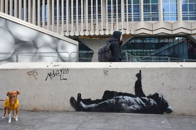Νέο γκράφιτι του Banksy στο Λονδίνο – Τι δείχνει