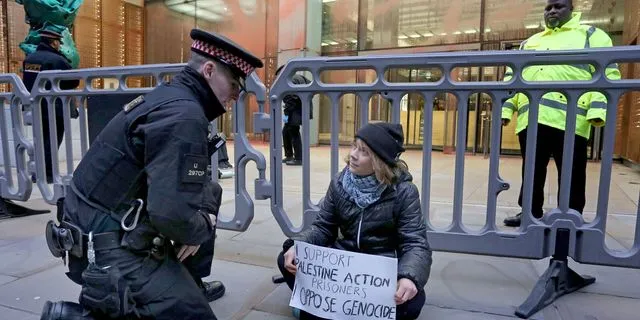 H Γκρέτα Τούνμπεργκ συνελήφθη σε διαδήλωση υπέρ της Palestine Action