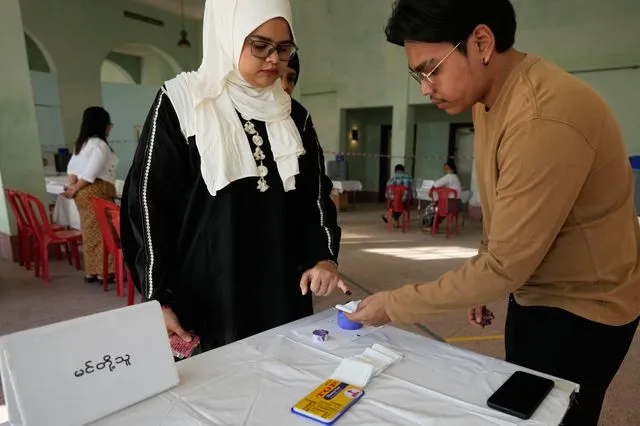 Μιανμάρ: Οι πρώτες βουλευτικές εκλογές μετά το πραξικόπημα – “Παρωδία”, λένε οργανώσεις