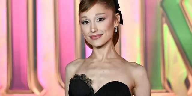 Η Ariana Grande υποδύεται τον Κέβιν σε παρωδία τρόμου του “Home Alone” στο SNL