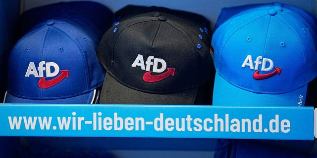 Καπέλα με το λογότυπο του AfD