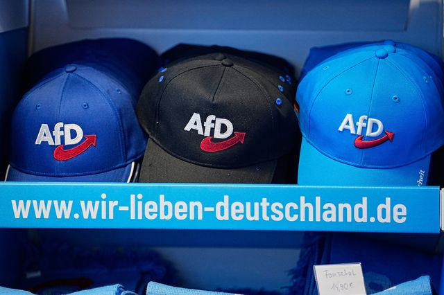 Καπέλα με το λογότυπο του AfD
