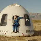 Η Μικαέλα Μπέντχαους έγινε ο πρώτος άνθρωπος σε αναπηρικό αμαξίδιο που ταξίδεψε στο διάστημα – Βίντεο