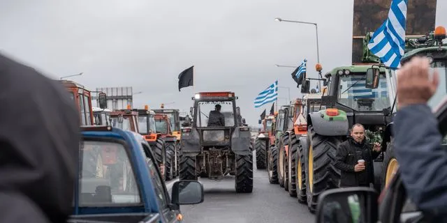 Στα μπλόκα οι αγρότες παλεύουν μόνοι για το δικαίωμα να ζήσουν
