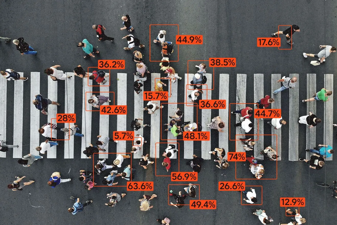 Έρευνα aboutpeople: Πώς έζησαν οι Έλληνες το 2025 και τι περιμένουν από το 2026