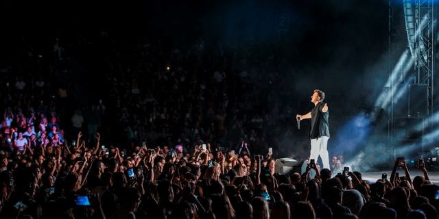 Γιάννης Πλούταρχος – «Δε Γίνεται»: Το νέο δυναμικό ζεϊμπέκικο του τραγουδιστή