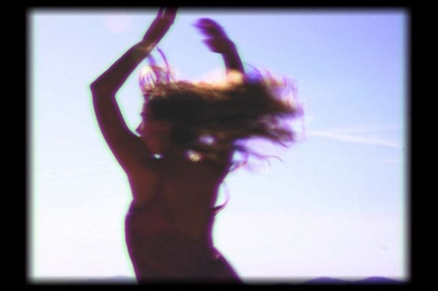 The Land of Wanting More: Η sold-out παράσταση για τη γυναίκα επιστρέφει με live ηλεκτρονική μουσική