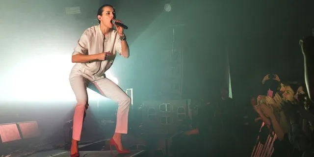 Η Jehnny Beth στη σκηνή