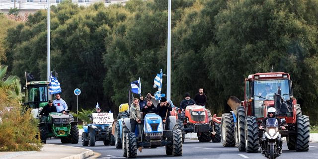 Επιχείρηση τρομοκράτησης των αγροτών – Αστυνομικοί έψαχναν φωτογραφίες τους