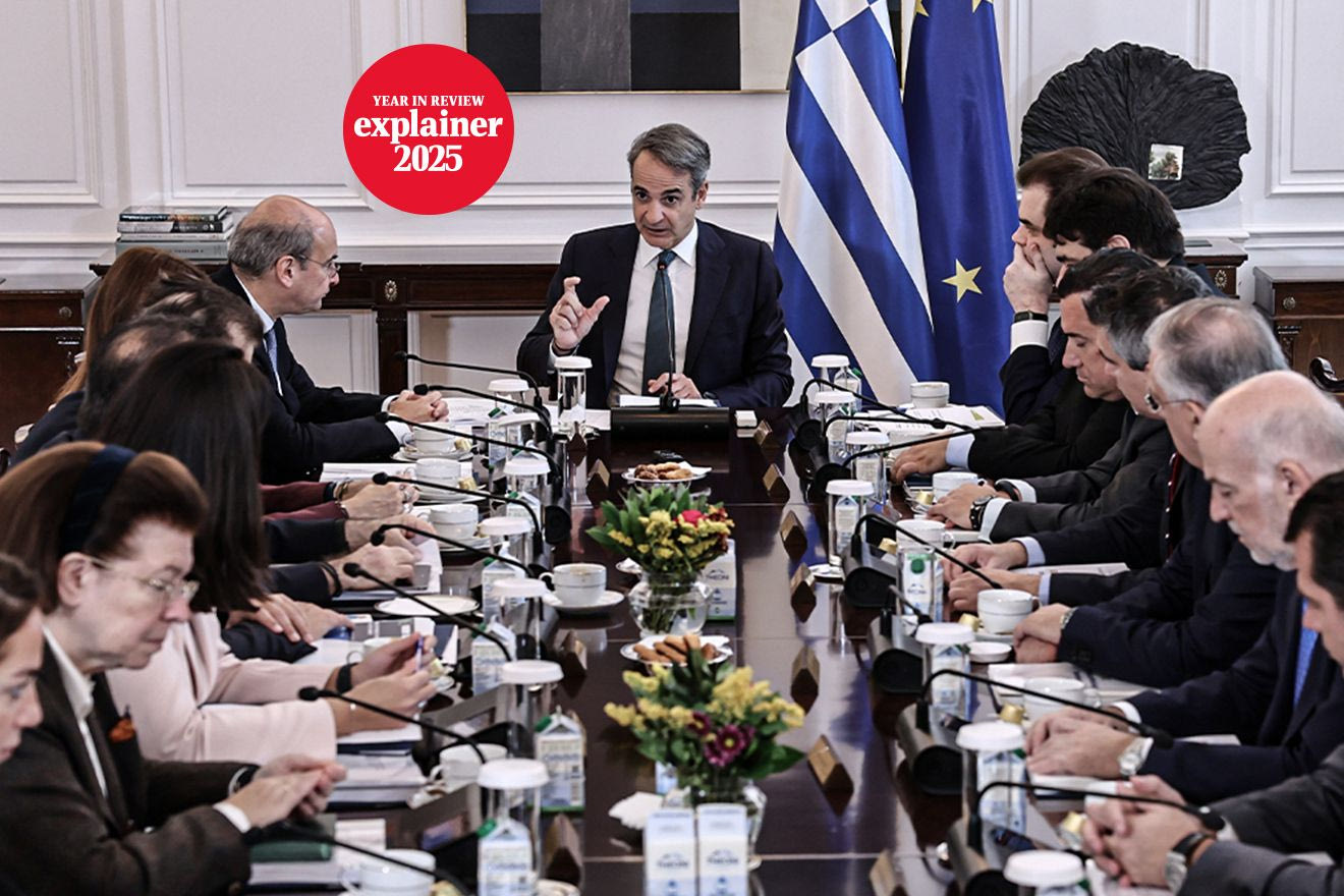 Το 2025 η κυβέρνηση έψαχνε ένα σωσίβιο να πιαστεί