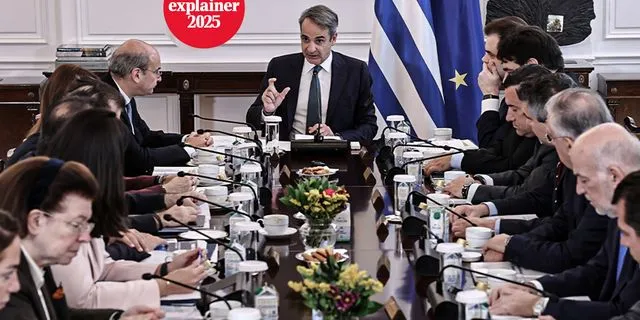 Το 2025 η κυβέρνηση έψαχνε ένα σωσίβιο να πιαστεί