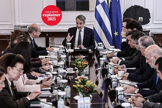 Το 2025 η κυβέρνηση έψαχνε ένα σωσίβιο να πιαστεί