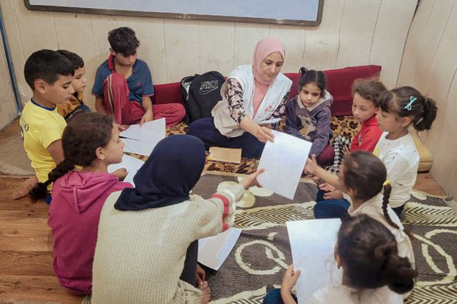 Μπορεί ένα παιδί με μία κηρομπογιά να θεραπεύσει μια κοινότητα;