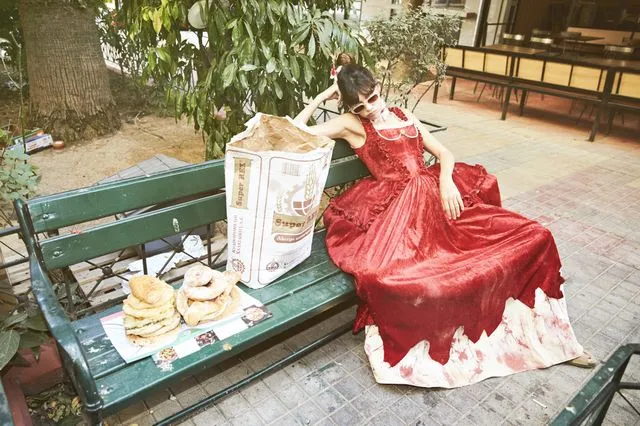 Η Χριστίνα Χειλά – Φαμέλη πλέον μοιάζει λίγο με την Μαρί Αντουανέτ