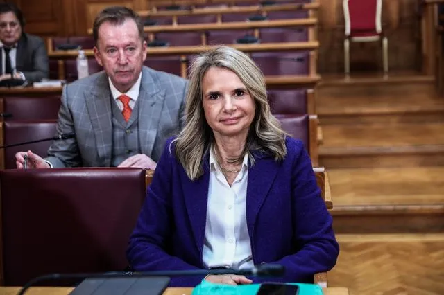 Η Μιλένα Αποστολάκη είναι μακράν το πιο παραγωγικό μέλος της Επιτροπής για τον ΟΠΕΚΕΠΕ. Ομως τα φώτα πέφτουν στη Ζωή Κωνσταντοπούλου…