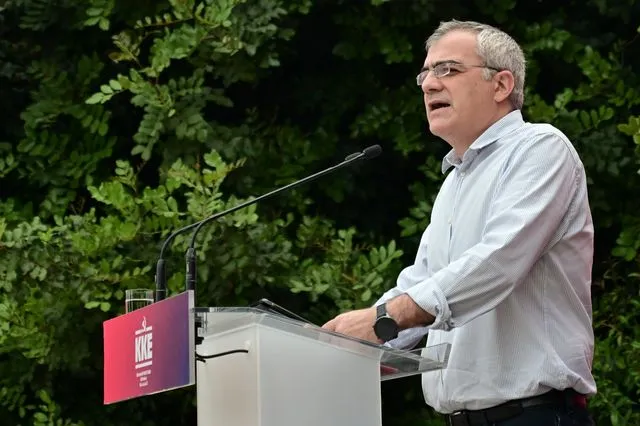 K. Παπαδάκης: Τι γυρεύει ένας κομμουνιστής στις Βρυξέλλες;