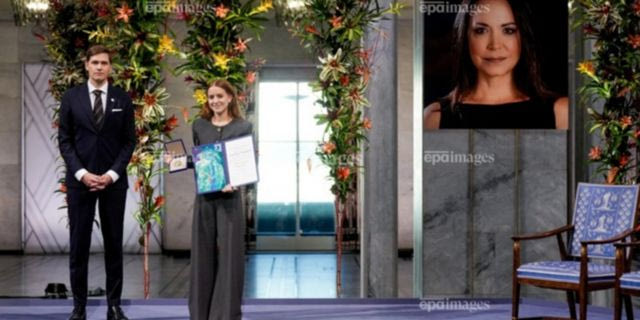 Η κόρη της Μαρία Κορίνα Μάτσαδο, ηγέτιδας της αντιπολίτευσης στη Βενεζουέλα παρέλαβε το Βραβείο Ειρήνης Νόμπελ