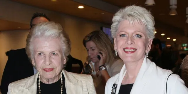 Έλενα Ακρίτα: Το “ευχαριστώ” στα κόμματα για την αναγνώριση της προσφοράς της μητέρας της