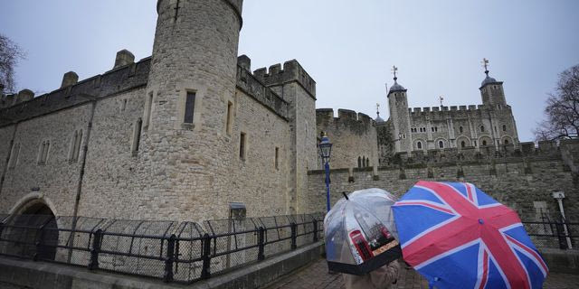 Έκλεισε ο Πύργος του Λονδίνου – Βανδάλισαν την προθήκη του Αυτοκρατορικού Στέμματος