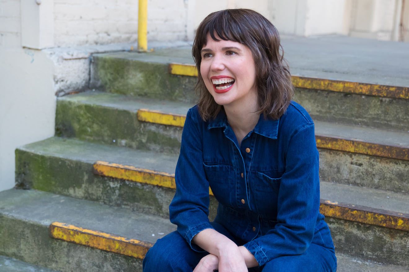 Το νέο “High Fidelity”; Η συγγραφέας του μυθιστορήματος “Κρυφά Διαμάντια” απαντά