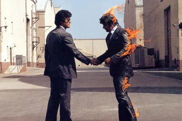 Η “φλεγόμενη χειραψία” και το άγουρο 1975