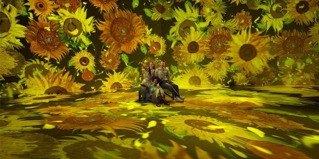 Μπήκαμε στην έκθεση του Van Gogh: Το challenge με τα κίτρινα ηλιοτρόπια