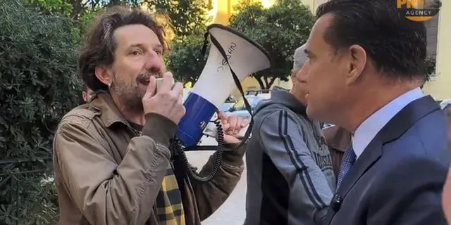 Εργαζόμενοι διαμαρτύρονταν στον Άδωνι Γεωργιάδη για την κατάσταση στο ΕΣΥ και τους μοίραζε μελομακάρονα