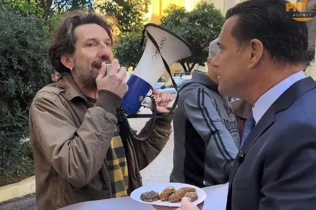 “Έλενα Βενιζέλου”: Εργαζόμενοι διαμαρτύρονταν στον Άδωνι Γεωργιάδη για την κατάσταση στο ΕΣΥ και τους μοίραζε μελομακάρονα