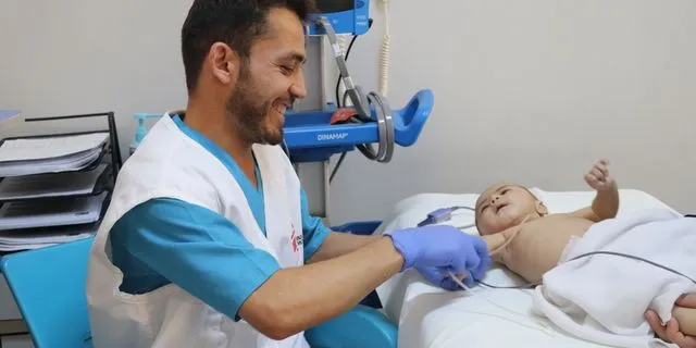 Μικρές ζωές σε μεγάλο κίνδυνο: Η κρίσιμη παιδιατρική φροντίδα στο βόρειο Αφγανιστάν