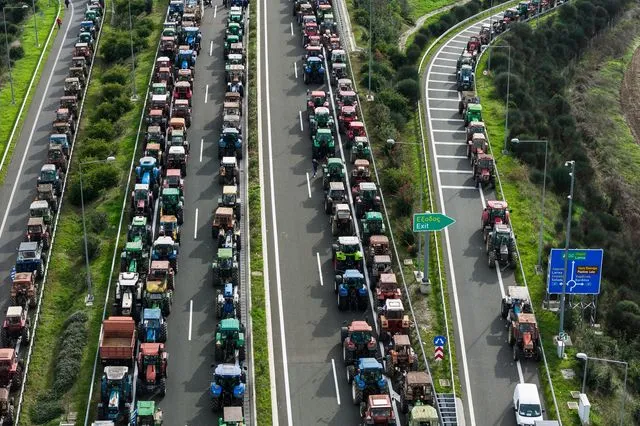 Λήψη με drone από το μπλόκο των αγροτών στον κόμβο του Αυτοκινητοδρόμου Κεντρικής Ελλάδας (Ε-65)