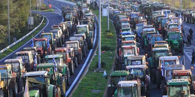 Οι αγρότες έσπασαν αστυνομικό μπλόκο – Κατευθύνονται στο τελωνείο Προμαχώνα