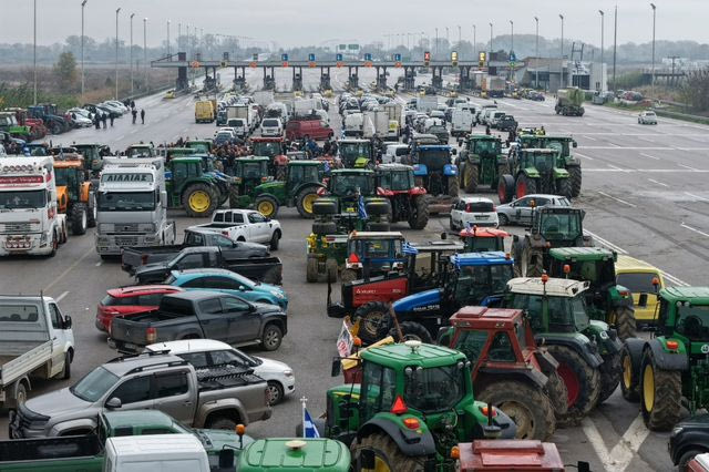 Μπλόκα αγροτών στη Νίκαια της Λάρισας