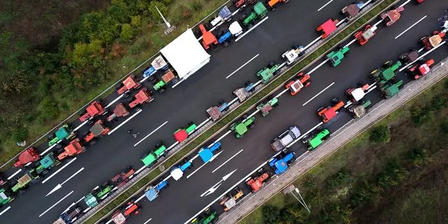 Κρήτη: Στον “πάγο” η συνάντηση Χατζηδάκη και Τσιάρα με εκπροσώπους των αγροτών