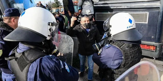 Η κυβέρνηση βιάζεται να ξεμπερδέψει με τα μπλόκα των αγροτών