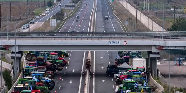 “Παραμένουν και επιμένουν” οι αγρότες – Το Σαββατοκύριακο τα κρίσιμα ραντεβού