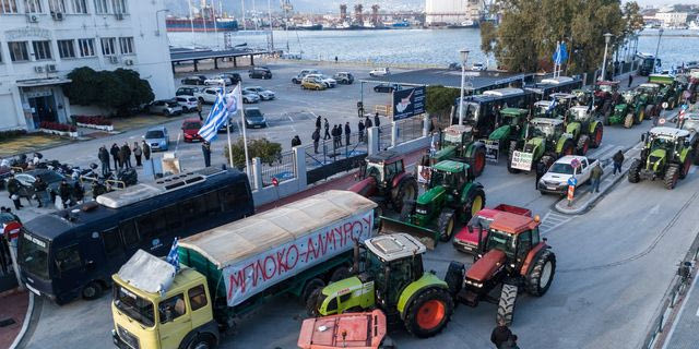 Κινητοποίηση Θεσσαλών αγροτών, κτηνοτρόφων και αλιέων της Μαγνησίας στο λιμάνι του Βόλου