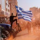 Αγροτικό συλλαλητήριο μπροστά από την κεντρική πύλη επιβατικού σταθμού στο λιμάνι της Θεσσαλονίκης