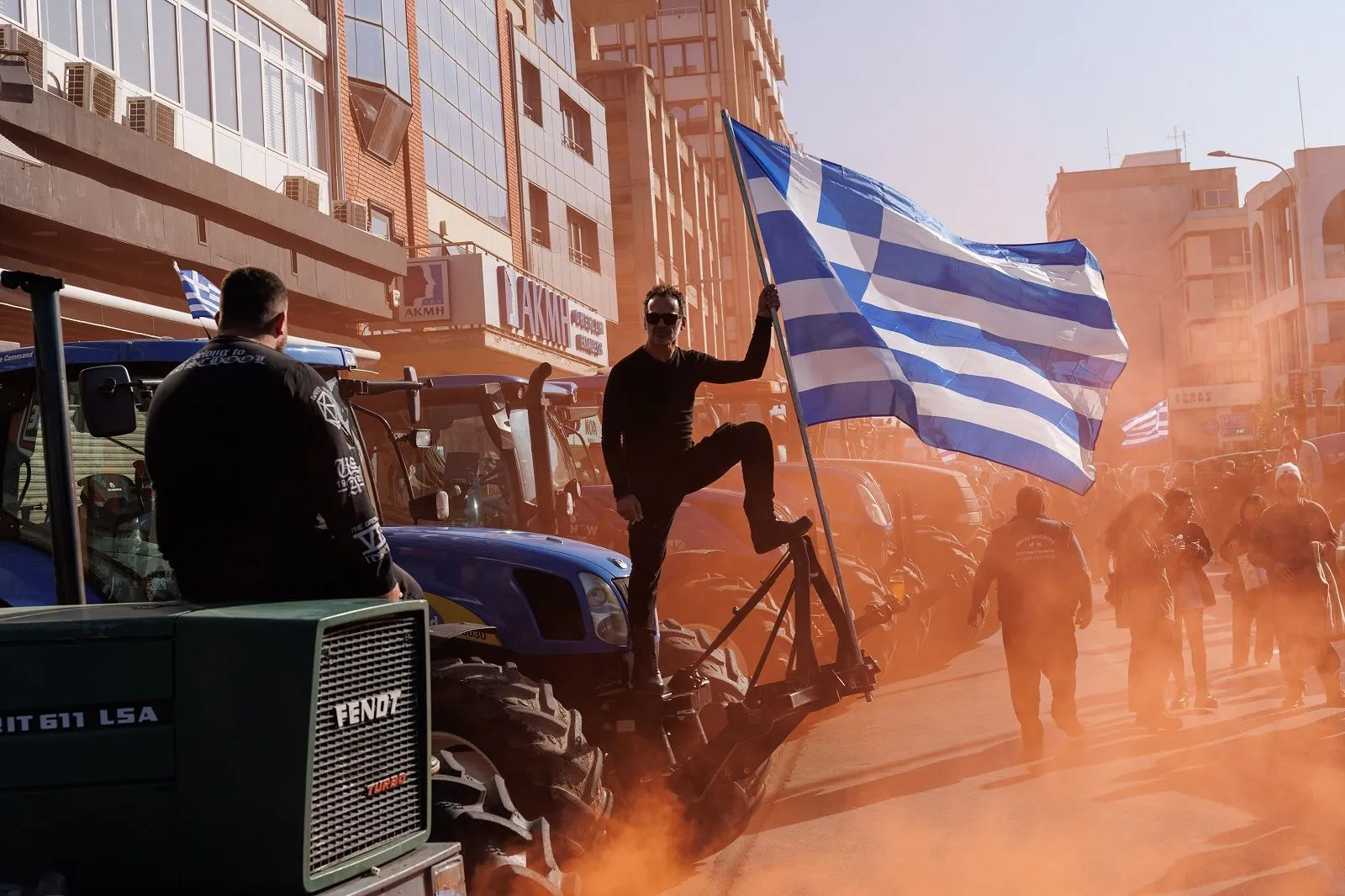 Αγροτικό συλλαλητήριο μπροστά από την κεντρική πύλη επιβατικού σταθμού στο λιμάνι της Θεσσαλονίκης